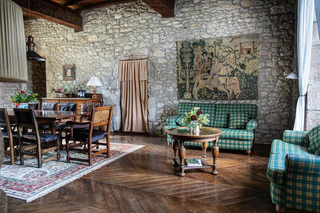 Chateau Barayre - Beautiful 12Th Century Castle With Pool And Large Garden Laussou Экстерьер фото
